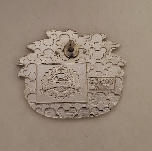 Disney Pin Trading Club Penguin Pink Puffle Collection Pin - Picture 3 of 3